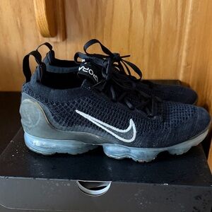 Nike vapormax size 7 women’s